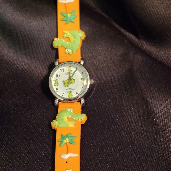 GENEVA CHILDREN’S ALLIGATOR WATCH ORANGE SILICONE BAND WITH 3D CHARMS - Picture 3 of 7